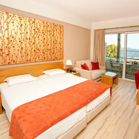 Pharae Palace 4*