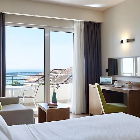 Pharae Palace מלון 4*